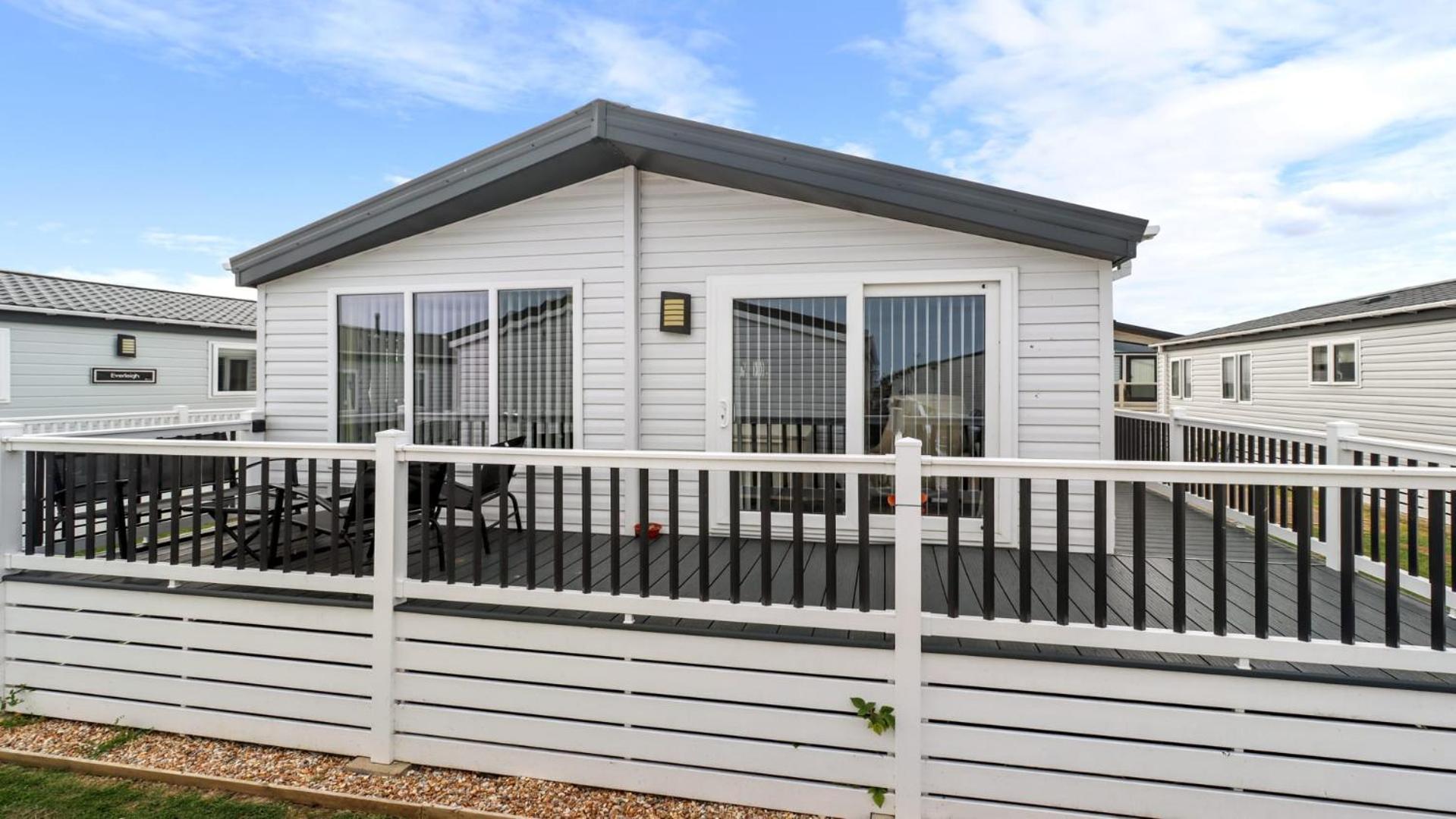 33 Beach Retreat Lodge Pevensey Bay Holiday Park Bagian luar foto