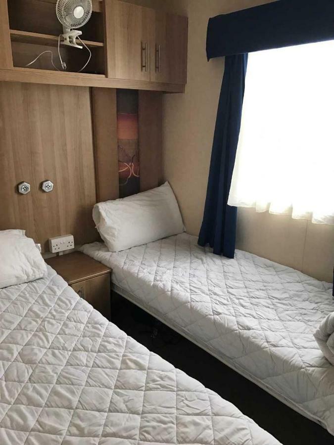 33 Beach Retreat Lodge Pevensey Bay Holiday Park Bagian luar foto